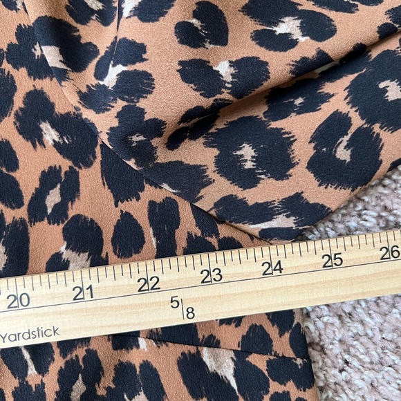 Plus Size Talbots Leopard Print Blouse Like New Size 2x with Roll Tab Sleeve - Picture 6 of 8